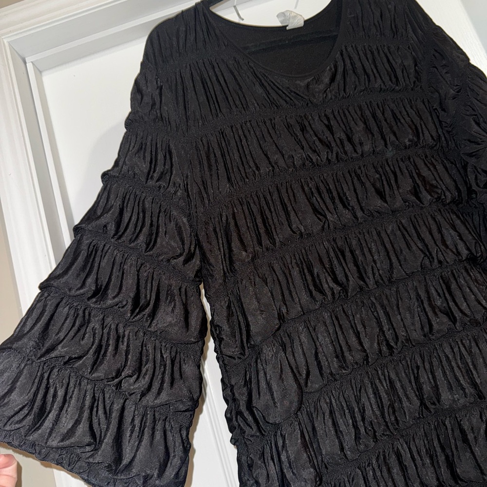 Chic Black Gathered Sleeve Dress